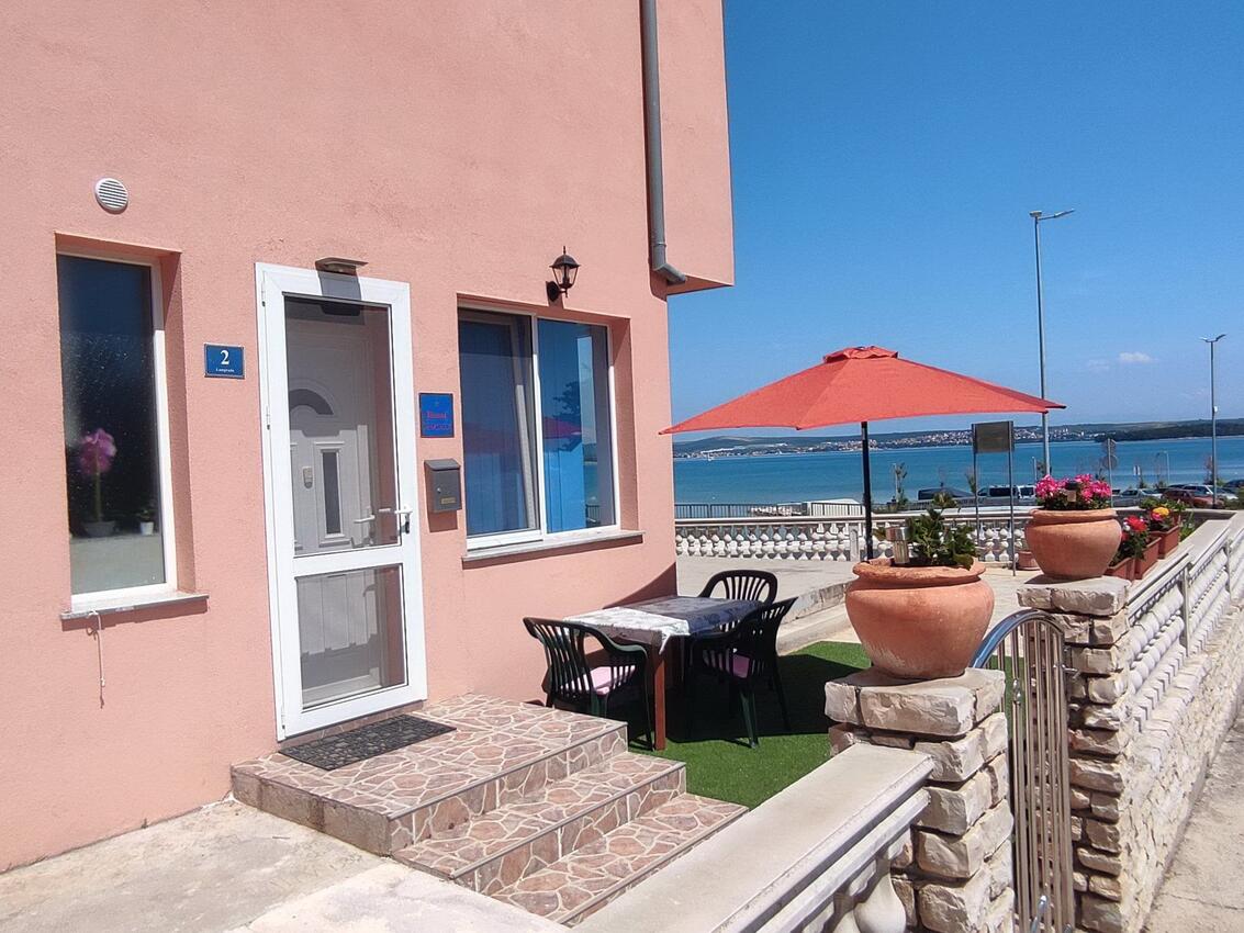 Apartments by the sea Tkon, Pašman - 21391