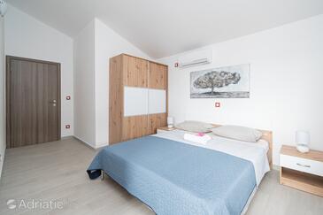 Apartmanok parkolóhellyel Maslenica, Novigrad - 21404