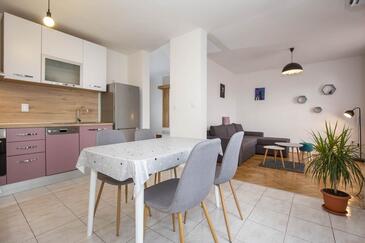 Two bedroom apartment Bol, Brač (A-21411-a(