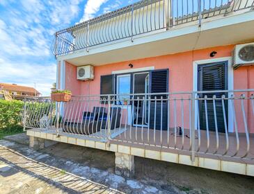 Ferienwohnungen mit Parkplatz Novigrad - 21412