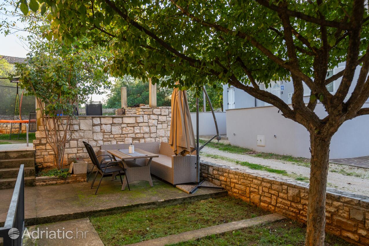 Apartments with parking space Bašanija, Umag - 21418