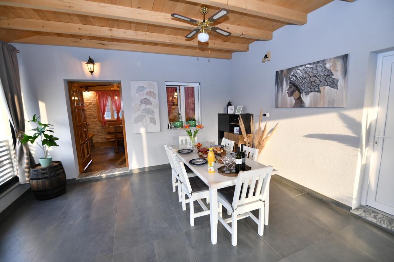 K-21448 - Alloggi privati - Casa con piscina per famiglia Signo - Sinj, Morlacca - Zagora