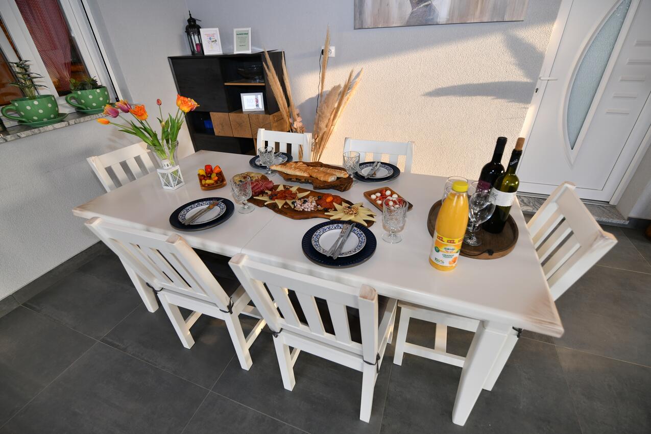 K-21448 - Alloggi privati - Casa con piscina per famiglia Signo - Sinj, Morlacca - Zagora