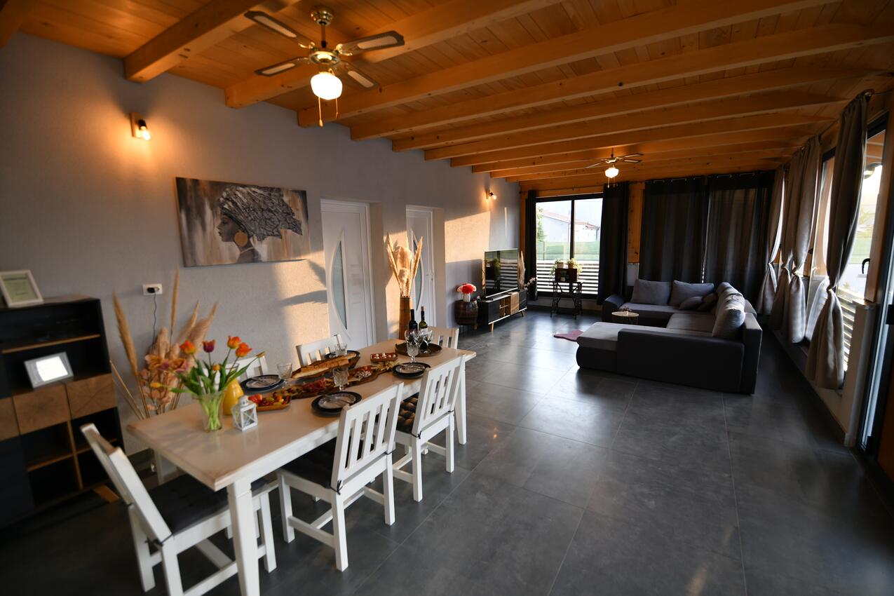 K-21448 - Alloggi privati - Casa con piscina per famiglia Signo - Sinj, Morlacca - Zagora