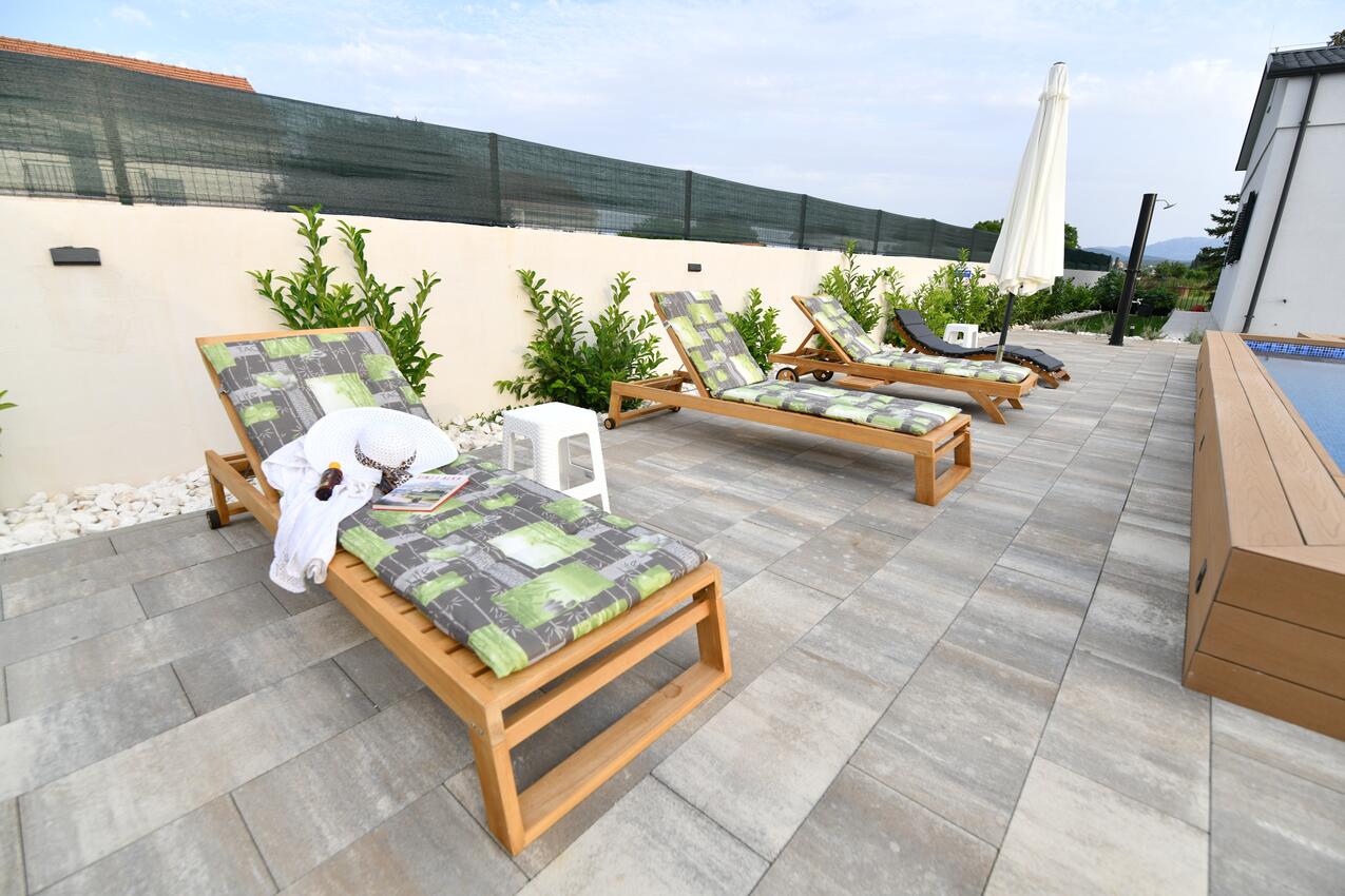 K-21448 - Alloggi privati - Casa con piscina per famiglia Signo - Sinj, Morlacca - Zagora