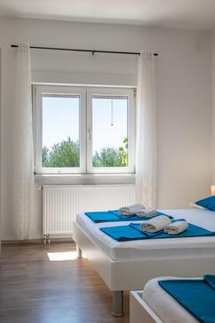 Apartmanok családok részére medencével Rtina - Stosici, Zadar - 21450