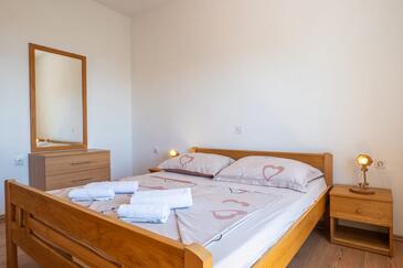 Apartmanok családok részére medencével Rtina - Stosici, Zadar - 21450