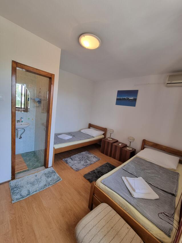 A-21457-a - Alloggi privati - Appartamenti con parcheggio Palit, Arbe - Rab