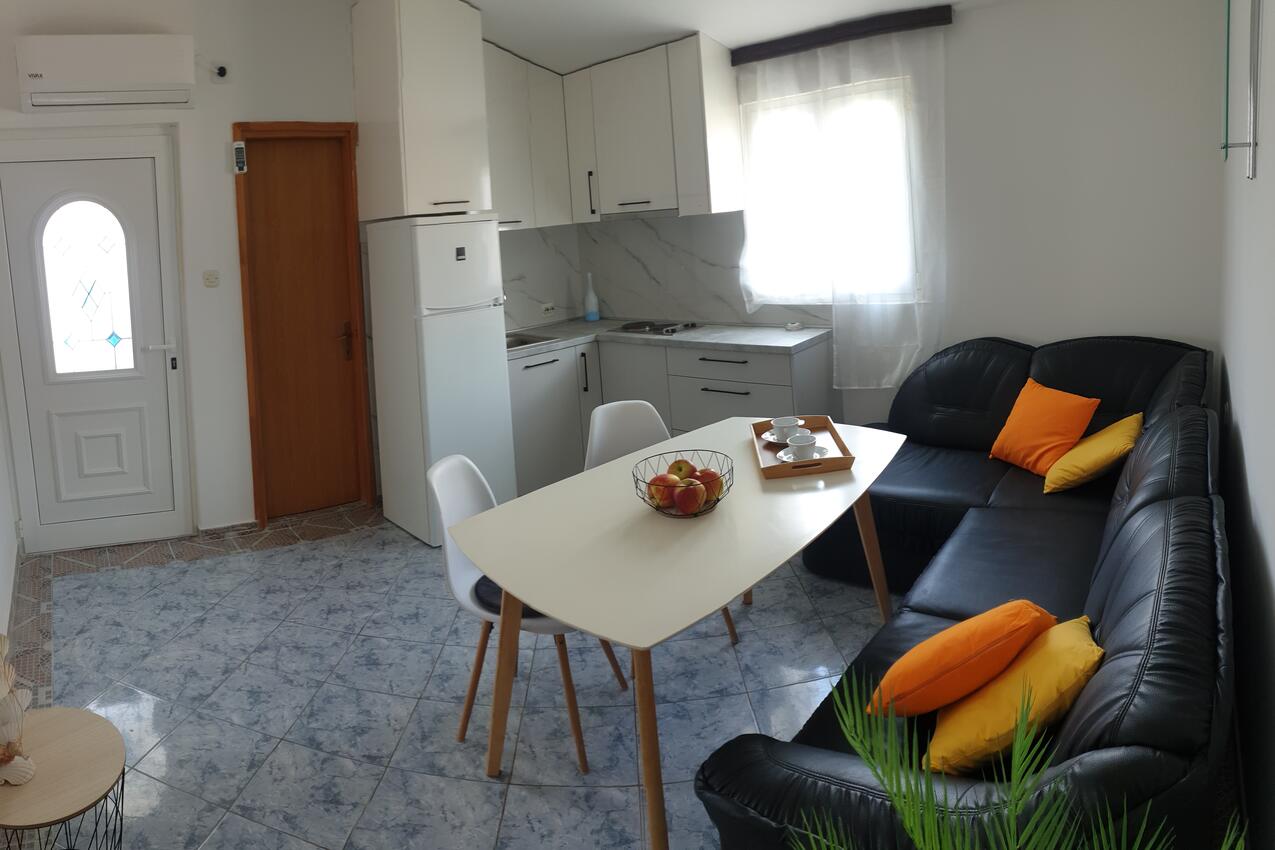 Appartamenti con parcheggio Puntadura - Vir - 21465