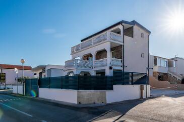 Апартаменты с парковкой Вир - Vir - 21504 Adriatic.hr