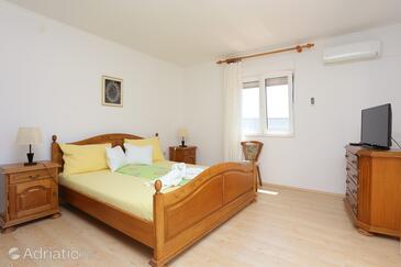 Ferienhaus mit Parkplatz Kastel Stafilic, Kastela - 21506