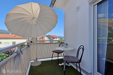 Szobák magán parkolóhellyel Novi Vinodolski - 21509