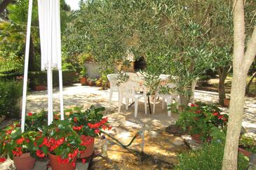 Apartmaji s parkingom Vir - 21512 Adriatic.hr