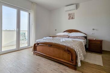 Ház családok részére medencével Fiorini, Novigrad - 21535