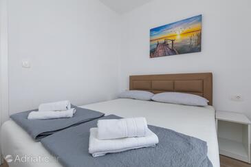 Apartments by the sea Pisak, Omiš - 21575