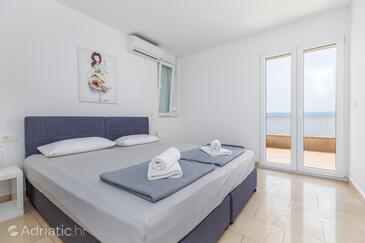 Apartments by the sea Pisak, Omiš - 21575