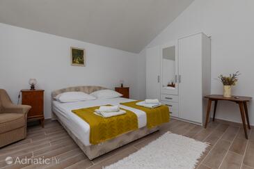 Apartments with parking space Marušići, Omiš - 21608