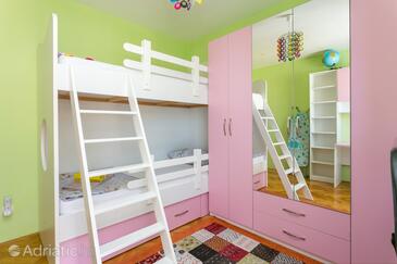 Ferienwohnungen mit Parkplatz Kastel Gomilica, Kastela - 21630