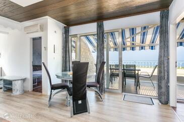 Apartamentos con piscina adecuados para familias con niños Sumpetar, Omis - 21633