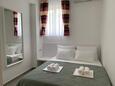 Banjol, Ložnice 2 v ubytování typu apartment, s klimatizací a WiFi.