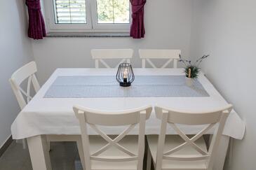 Banjol, Jídelna v ubytování typu apartment, WiFi.