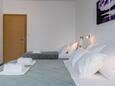 Banjol, Ložnice 2 v ubytování typu apartment, s klimatizací a WiFi.