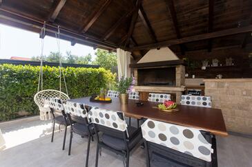 Apartmanok családok részére medencével Kastel Stafilic, Kastela - 21652