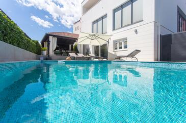 Appartamenti con piscina per famiglie Kastel Stafilic, Castelli - Kaštela - 21652 Adriatic.hr