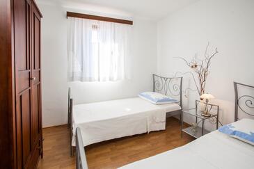 Family-friendly apartments with swimming pool Cove Osibova, Brač - 2172