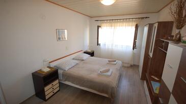 Apartmani s parkingom Njivice, Krk - 21728