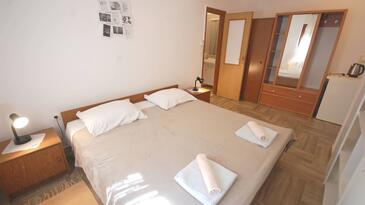 Apartmani s parkingom Njivice, Krk - 21728