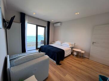 Apartments by the sea Gornja Podgora, Makarska - 21736