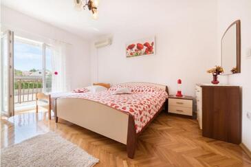 Leiligheter med parkering Vodice - 21743