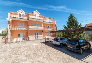 Apartmaji s parkingom Vodice - 21743 Adriatic.hr