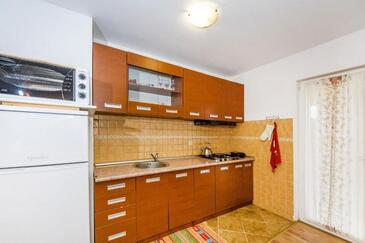Апартаменти з паркуванням Ловинац - Lovinac, Велебіт - Velebit - 21748