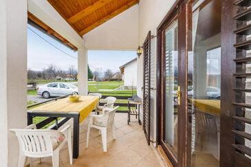 Apartmanok családok részére medencével Lovinac, Velebit - 21748