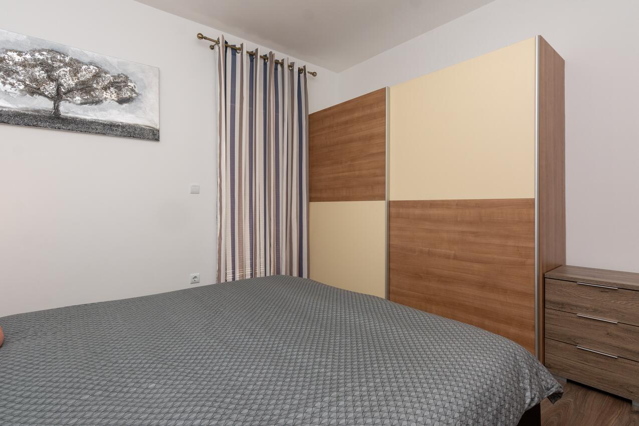 A-21754-a - Privatunterkunft - Ferienwohnungen mit Parkplatz Vir - Kozjak, Vir