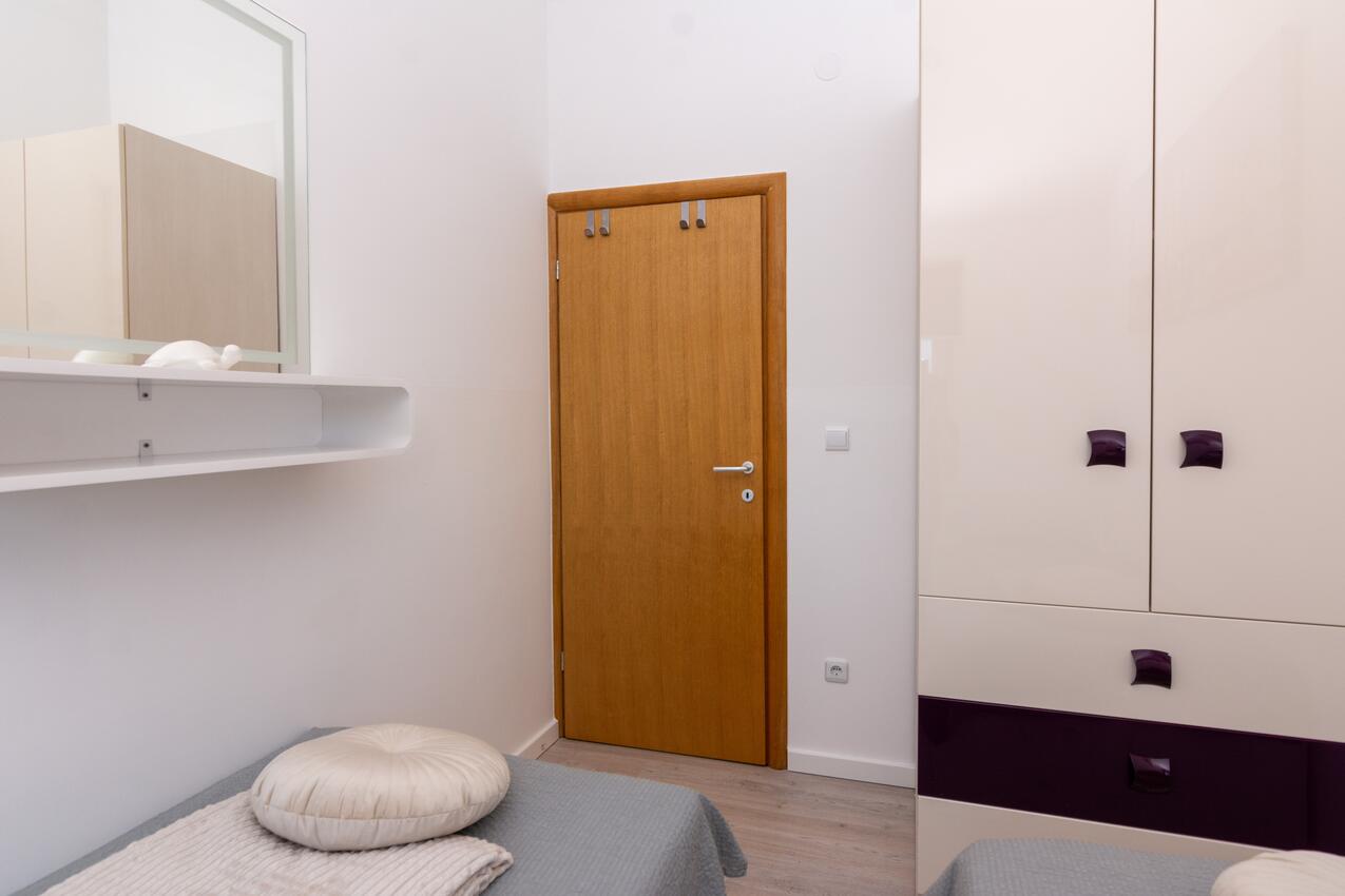 A-21754-b - Privatunterkunft - Ferienwohnungen mit Parkplatz Vir - Kozjak, Vir