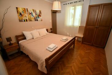 Apartments and rooms with parking space Palit, Rab - 21755