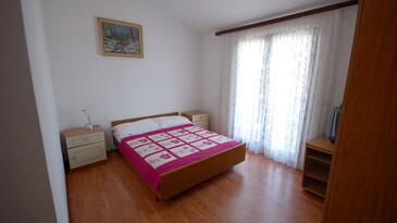 Apartments with parking space Njivice, Krk - 21762