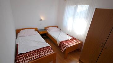 Apartments with parking space Njivice, Krk - 21762