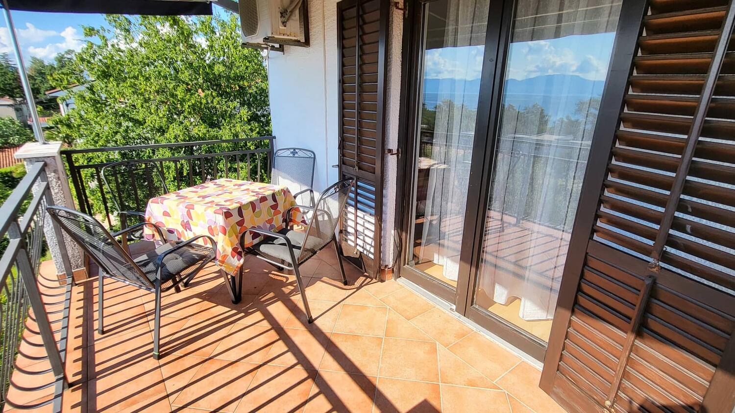 A-21763-b - Alloggi privati - Appartamenti con parcheggio Gnivizze - Njivice, Veglia - Krk