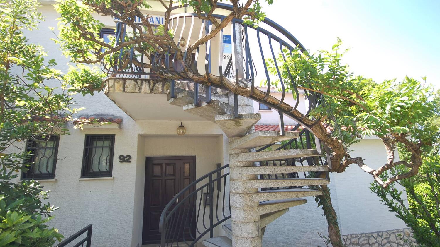 Giardino - Appartamenti con parcheggio Gnivizze - Njivice, Veglia - Krk