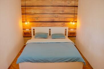 Apartmani s parkingom Njivice, Krk - 21769