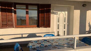 Apartmani s parkingom Njivice, Krk - 21770