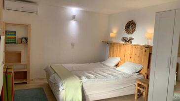 Apartmani s parkingom Njivice, Krk - 21770