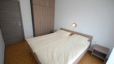 Apartmani s parkingom Njivice, Krk - 21771