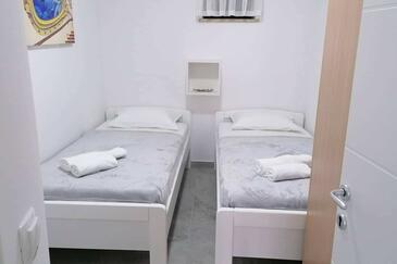 Apartments with parking space Njivice, Krk - 21772