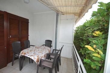 Apartments with parking space Njivice, Krk - 21772