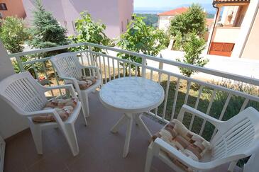 Apartments with balcony Njivice, Kvarner